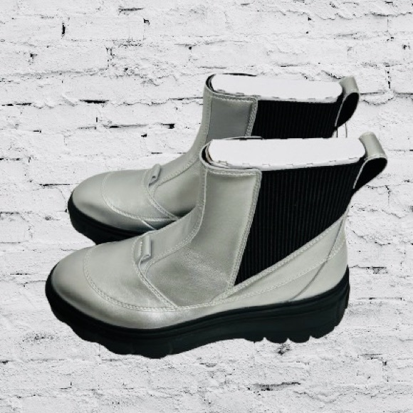 Sorel, Women’s, Caribou Pull-On Chelsea Boots Waterproof 10M Color: Pure Silver - Picture 4 of 10